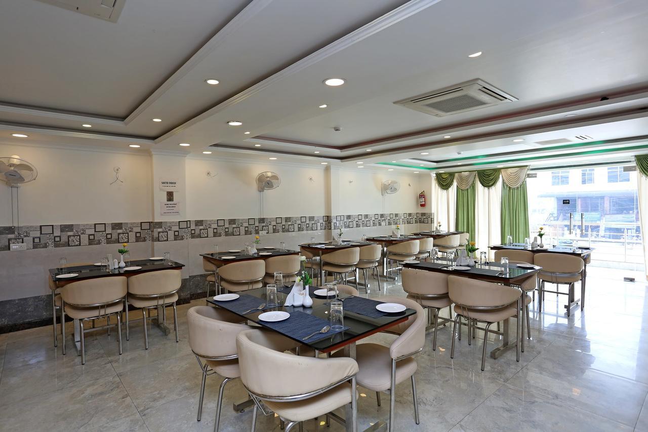 Oyo 11306 Ss Hotel Gorakhpur Extérieur photo